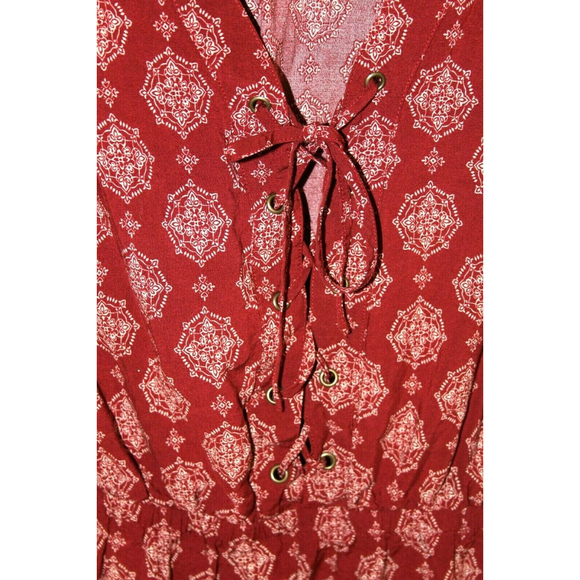 Forever 21 Maroon Short Romper Jumper Sz Medium Tie Front Cross String Closure - Picture 3 of 5